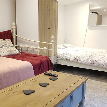 Urban Log Cabin Near Zone 2 Tube London Luaran gambar