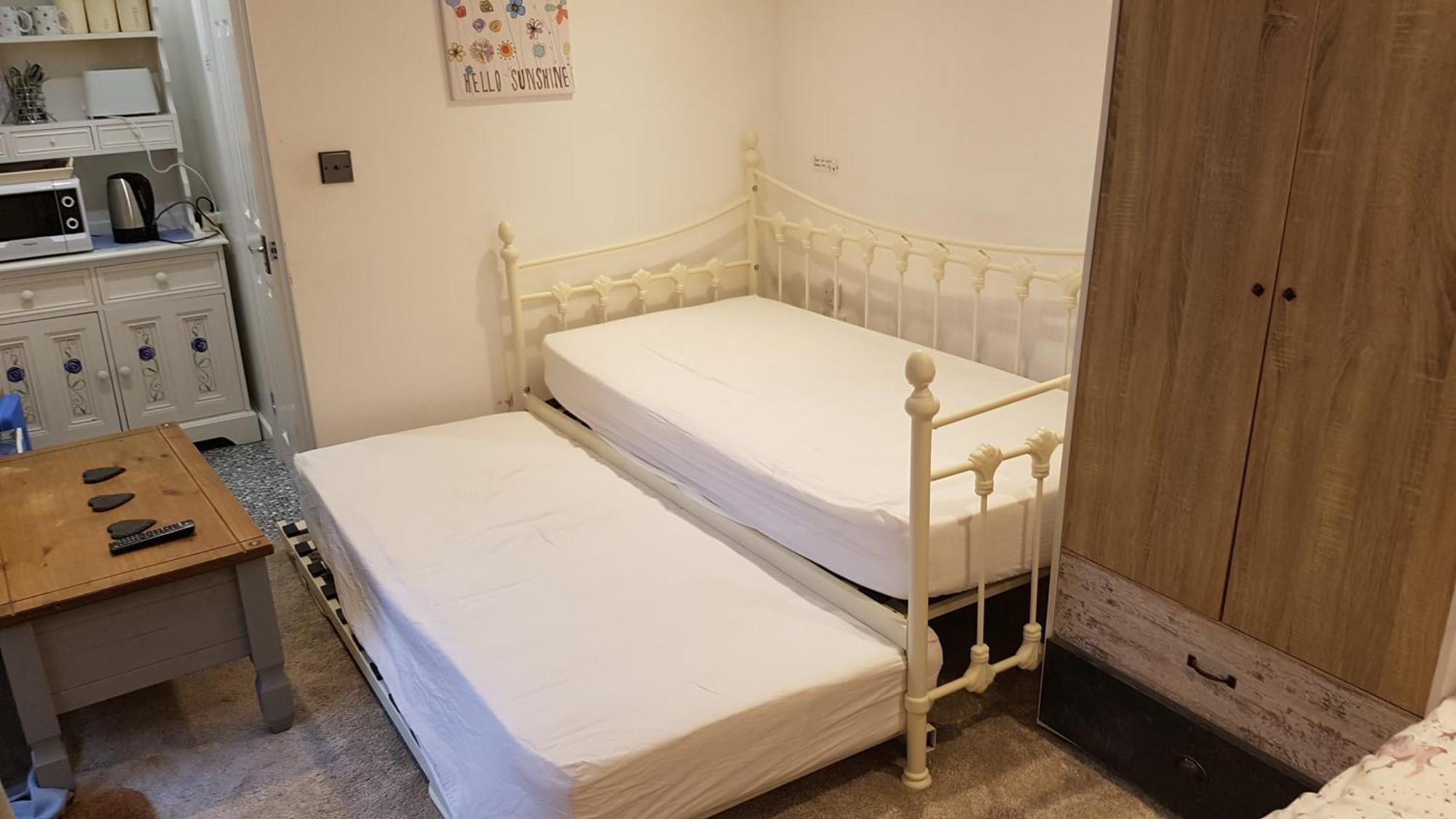 Urban Log Cabin Near Zone 2 Tube London Bilik gambar