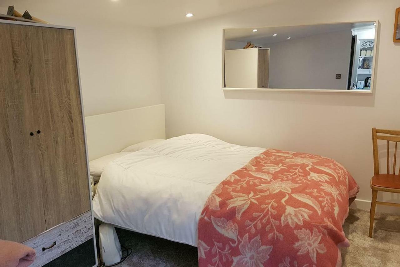 Urban Log Cabin Near Zone 2 Tube London Luaran gambar